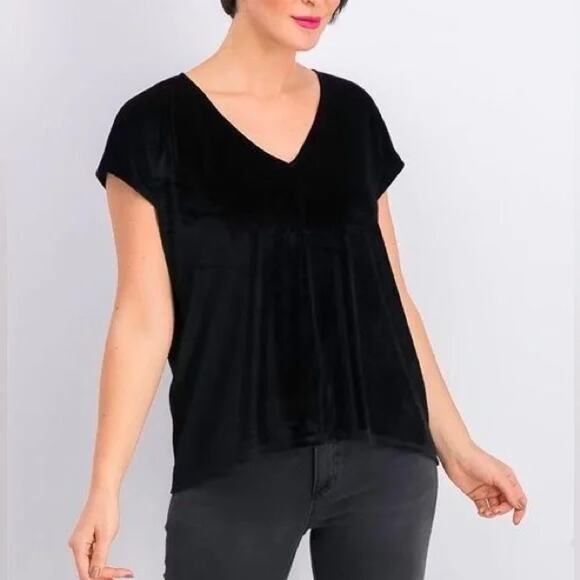 NWOT 41 Hawthorn Black Velour Short Sleeve V-Neck Top Women's Size Medium - Picture 1 of 6